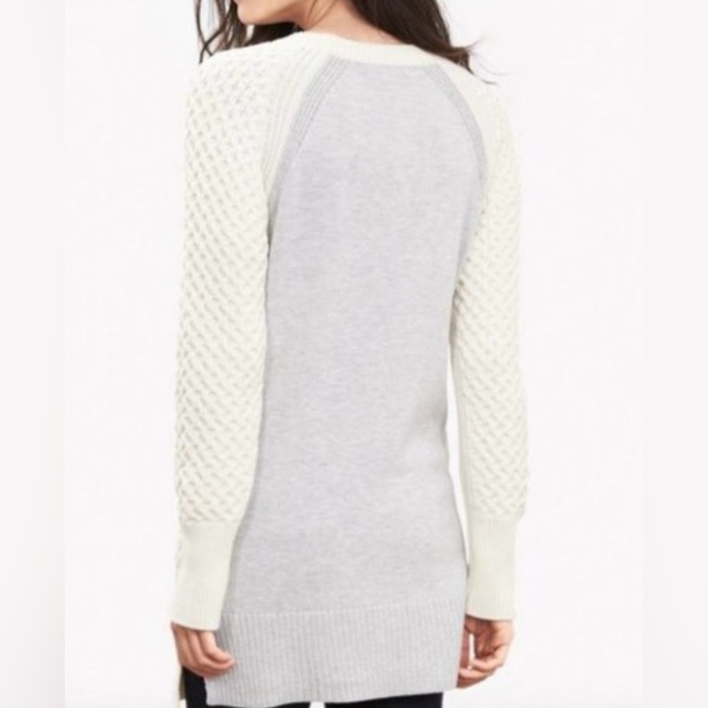 Banana Republic Cable Knit V-Neck Tunic Sweater; Cream & Gray - Womens Small